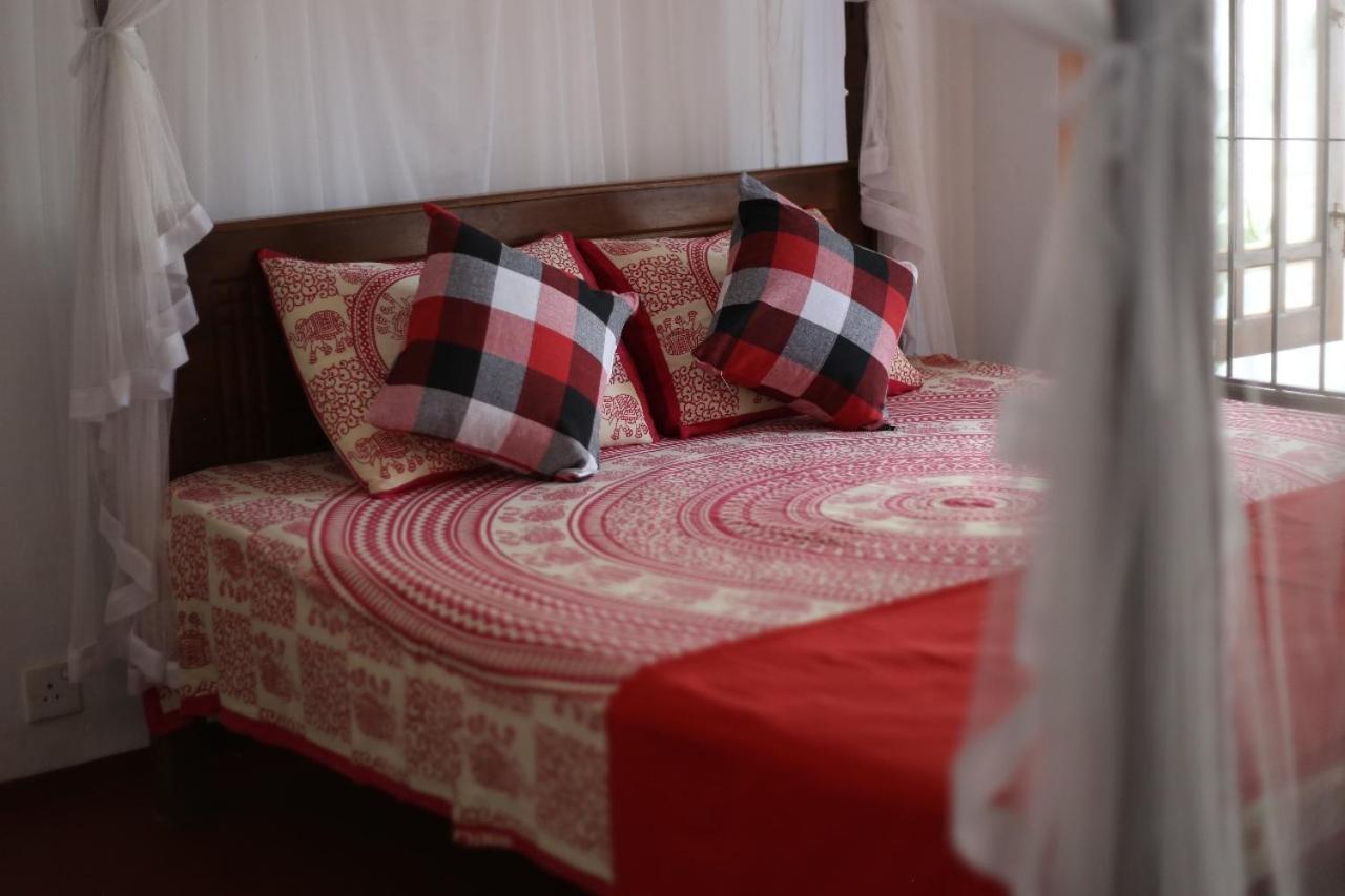 Bakery Family Guest House Mirissa Buitenkant foto