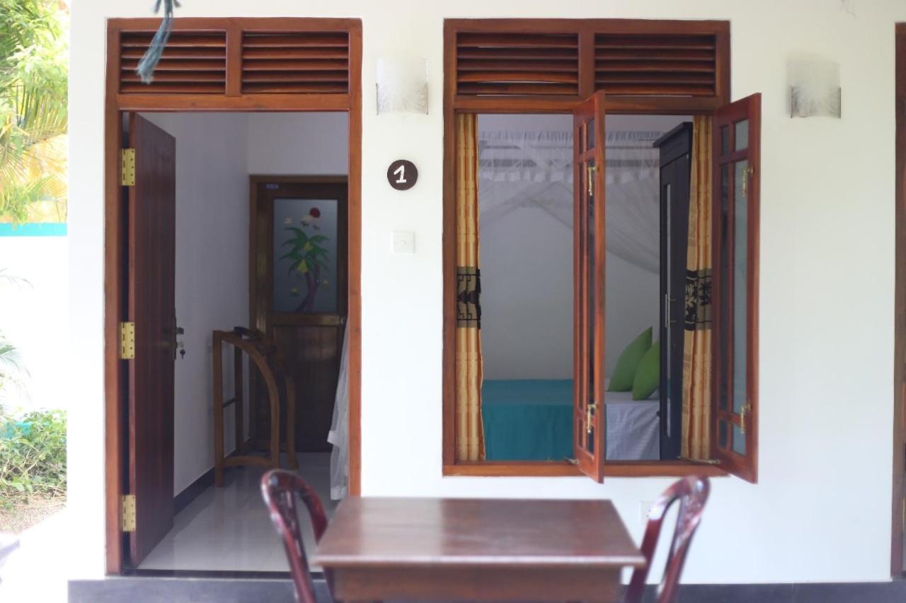 Bakery Family Guest House Mirissa Buitenkant foto