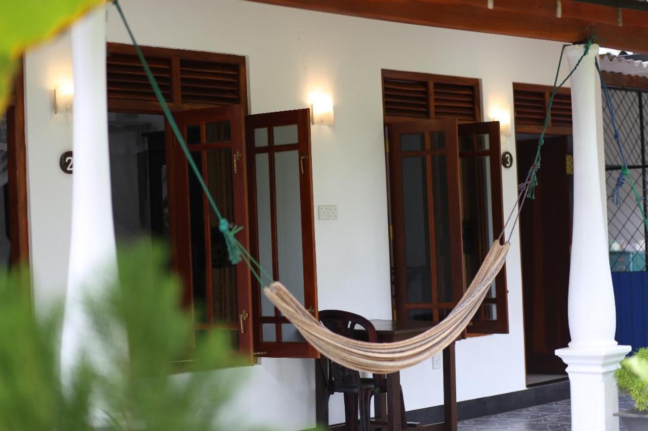 Bakery Family Guest House Mirissa Buitenkant foto