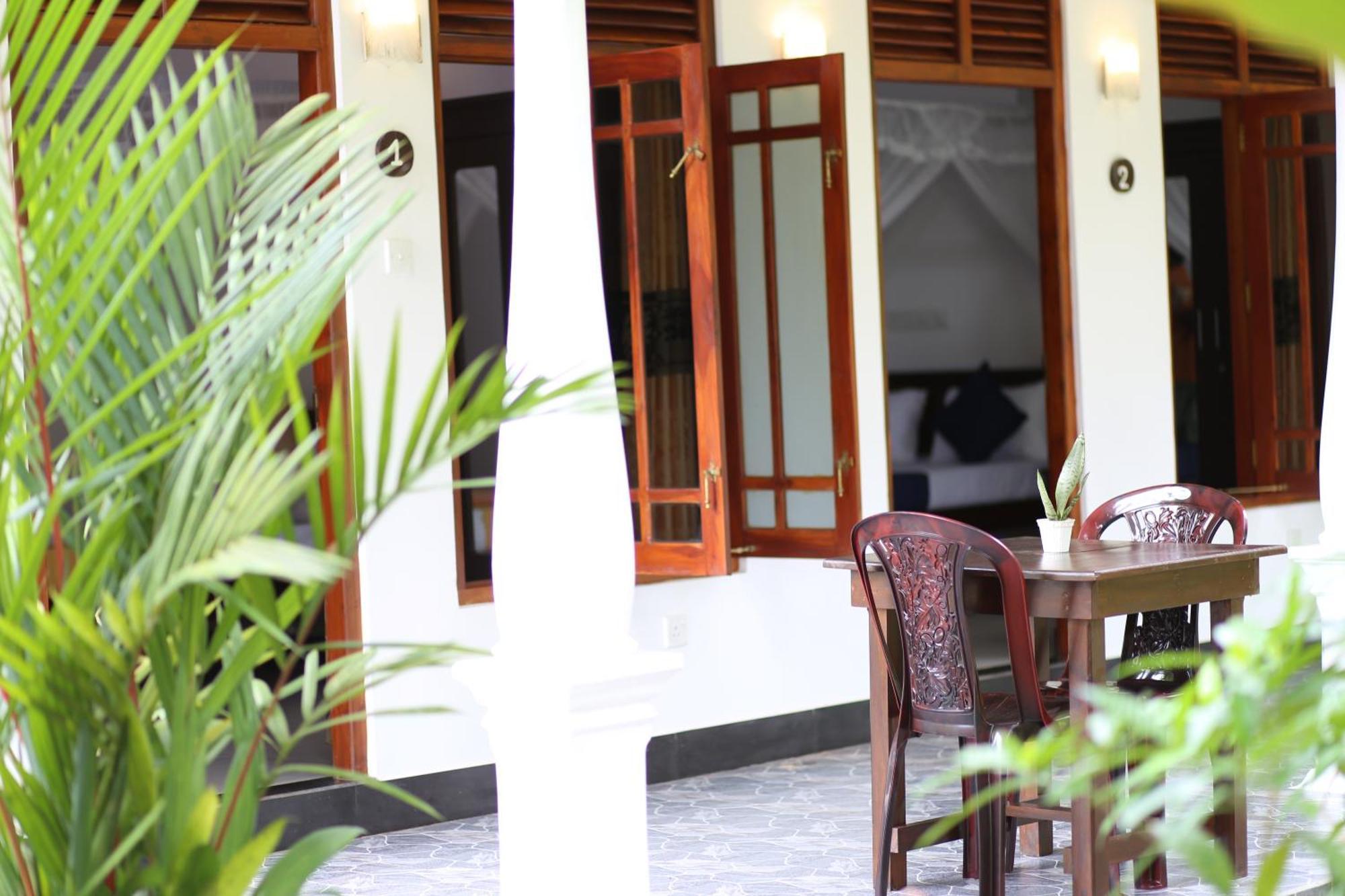 Bakery Family Guest House Mirissa Buitenkant foto