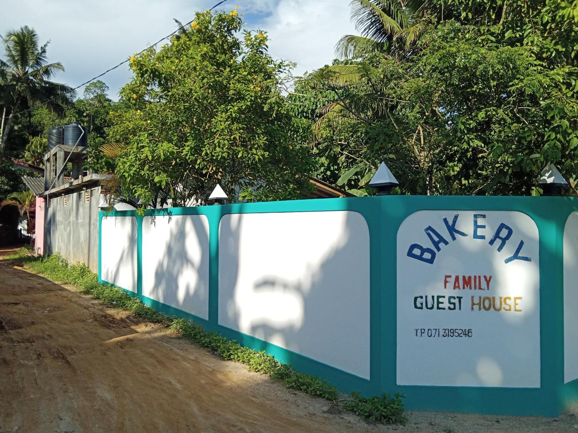 Bakery Family Guest House Mirissa Buitenkant foto