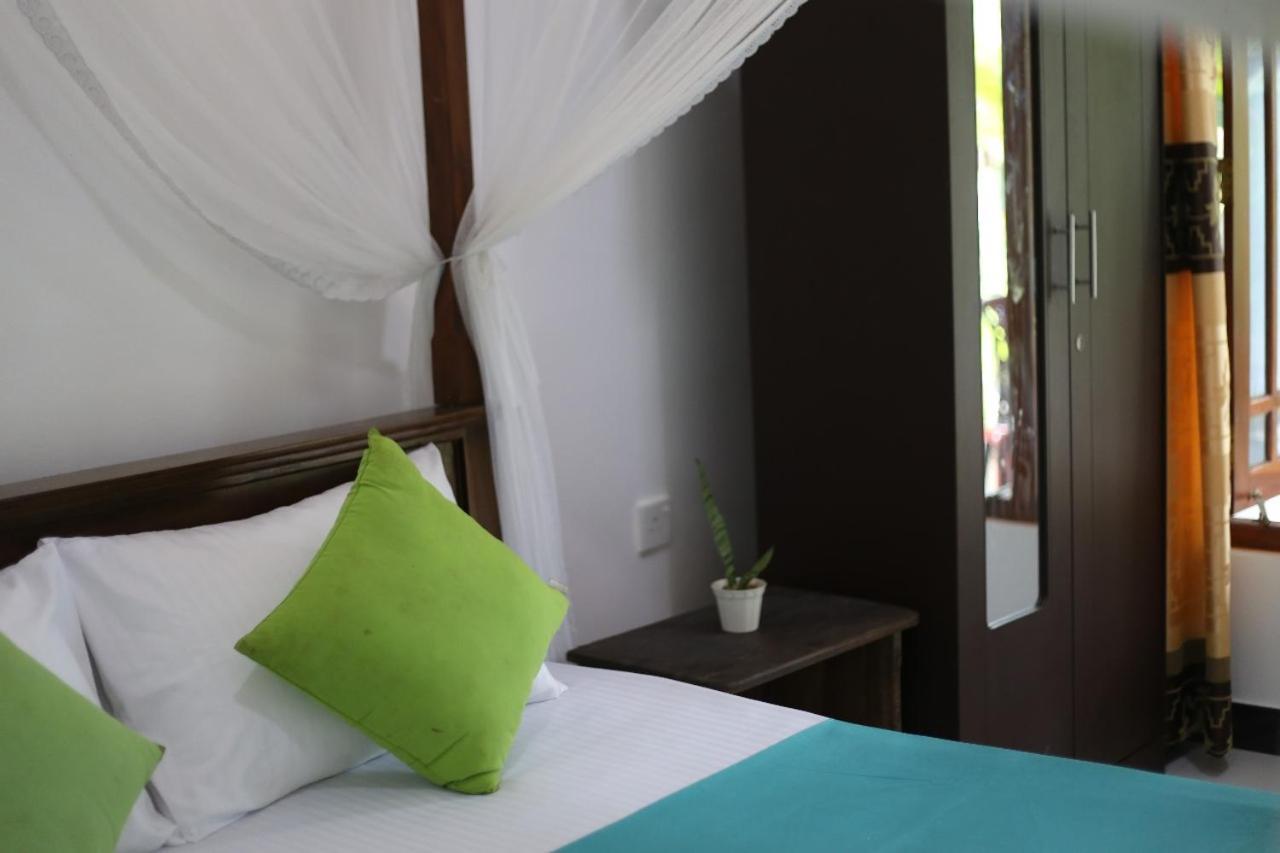 Bakery Family Guest House Mirissa Kamer foto