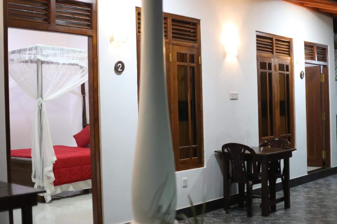 Bakery Family Guest House Mirissa Kamer foto