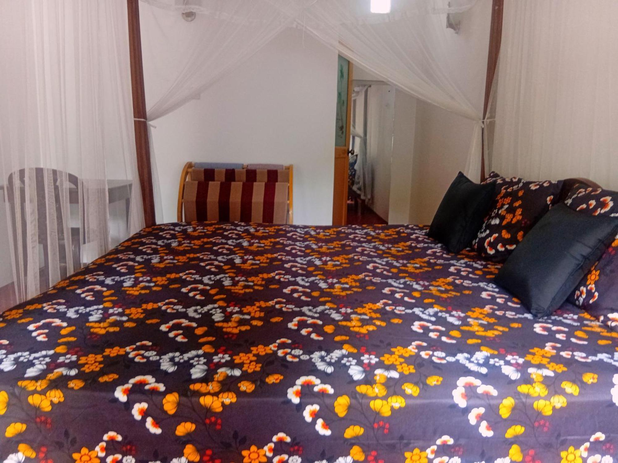 Bakery Family Guest House Mirissa Buitenkant foto