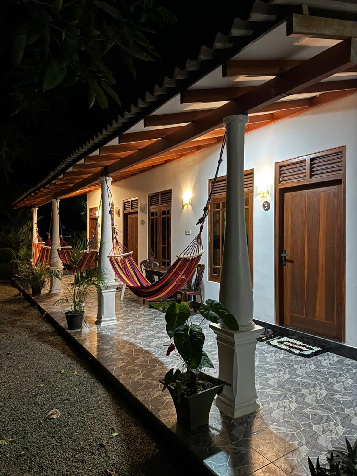 Bakery Family Guest House Mirissa Buitenkant foto