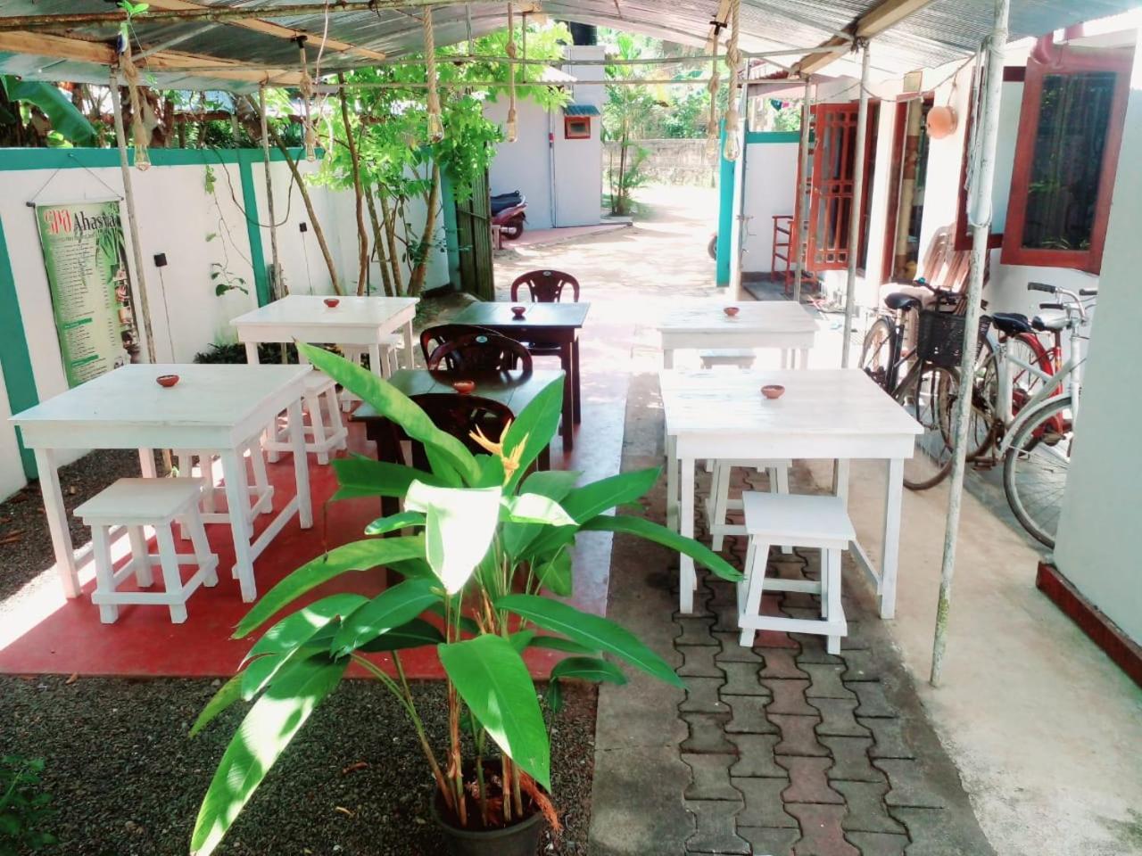 Bakery Family Guest House Mirissa Buitenkant foto